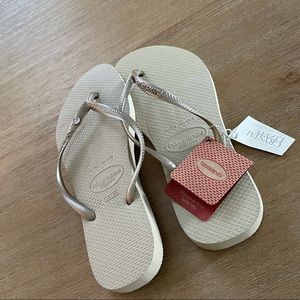 Havaianas Sandals - Rose Gold w/ Diamond